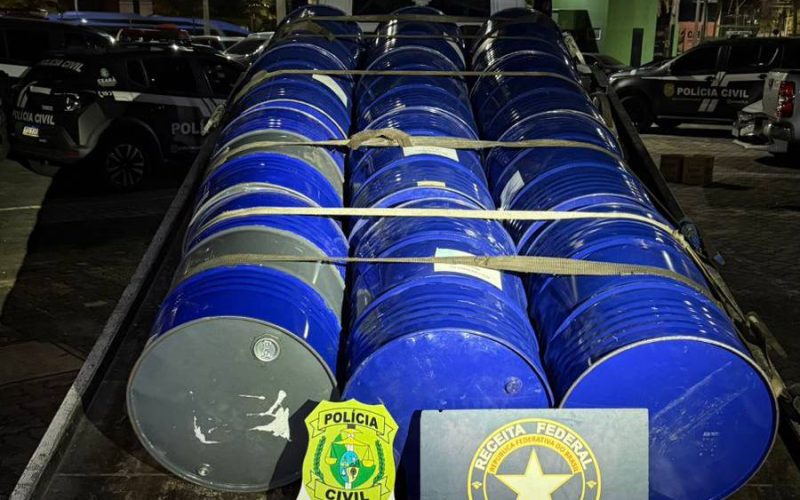 Receita Federal e Polícia Civil apreendem três toneladas de substância usada em “lança-perfume” no Ceará