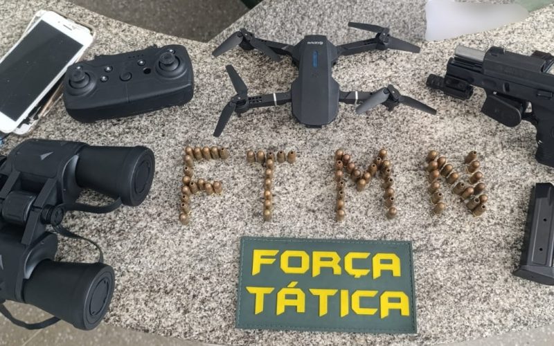 Foragido da Justiça por homicídio é preso com arma e drone em Morada Nova, no Ceará