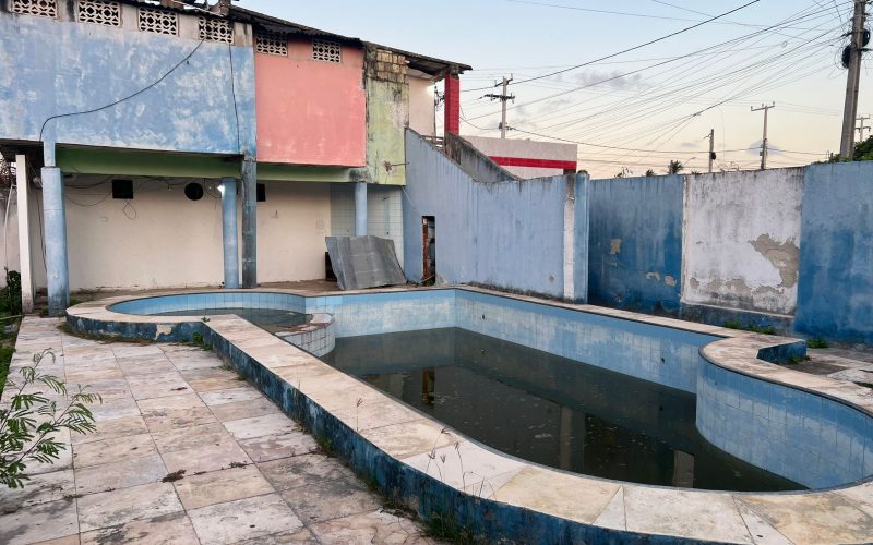Bebê morreu afogado em piscina após irmã adolescente sair para mercearia, em Caucaia (CE)