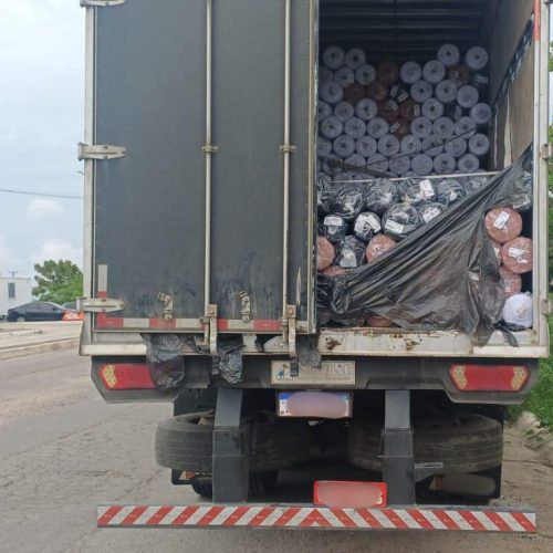 Homem é preso ao transportar 18 toneladas de tecidos sem nota fiscal no Ceará