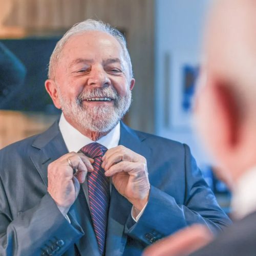 Lula diz que “se estiver bonitão como estou, a extrema direita não volta”